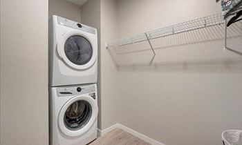 Wire closet shelving